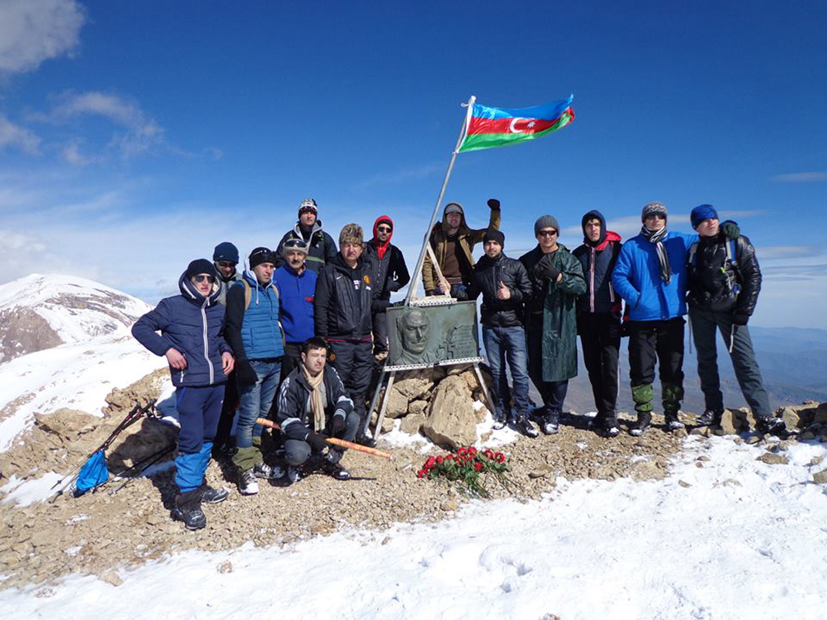 “Heydər zirvəsi”nə kütləvi yürüş başa çatıb (FOTO)