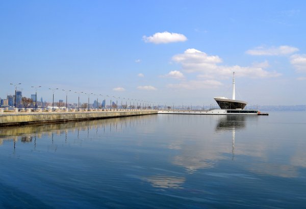 Turistlərin zövq alacağı məkan: Bakı buxtası, dəniz gəzintisi (FOTO)