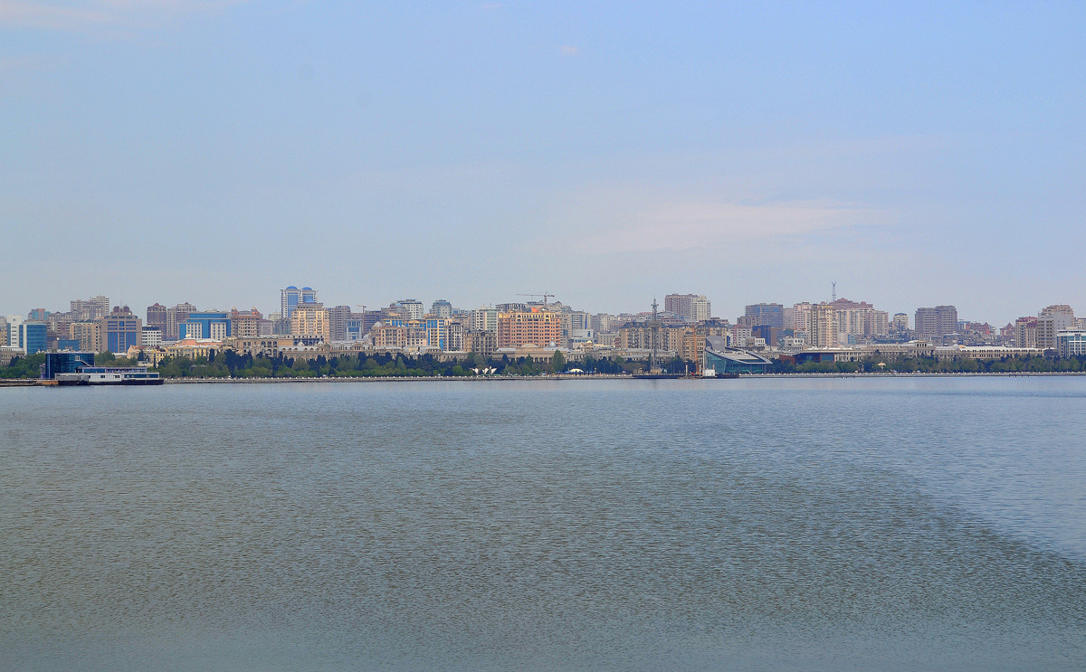 Turistlərin zövq alacağı məkan: Bakı buxtası, dəniz gəzintisi (FOTO)