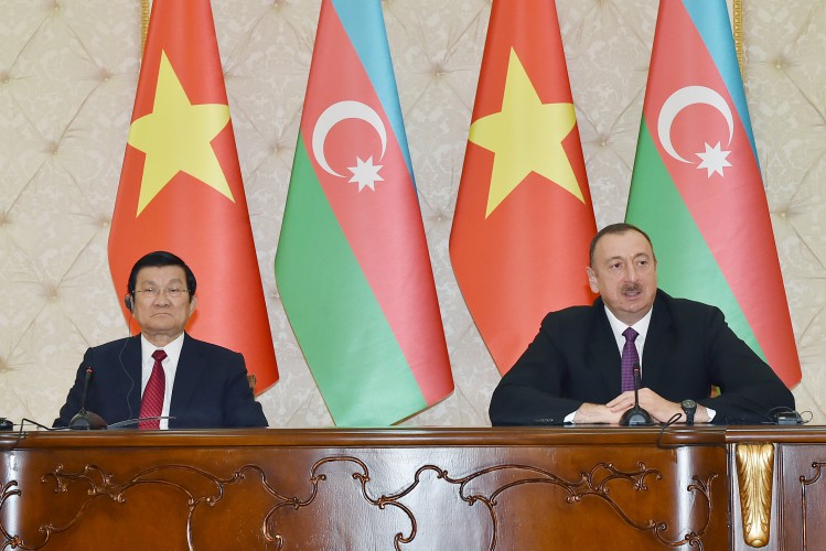 İlham Əliyev və Çıonq Tan Şanq mətbuata birgə bəyanatlarla çıxış ediblər (FOTO)