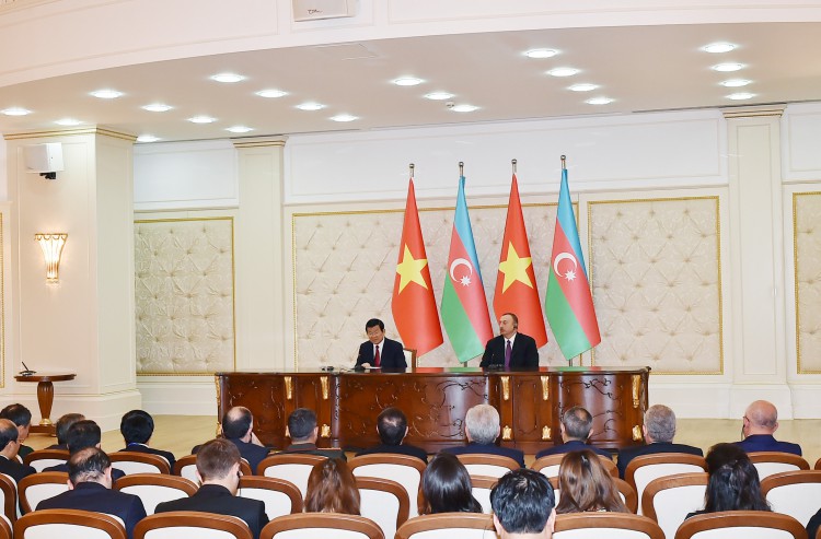 İlham Əliyev və Çıonq Tan Şanq mətbuata birgə bəyanatlarla çıxış ediblər (FOTO)