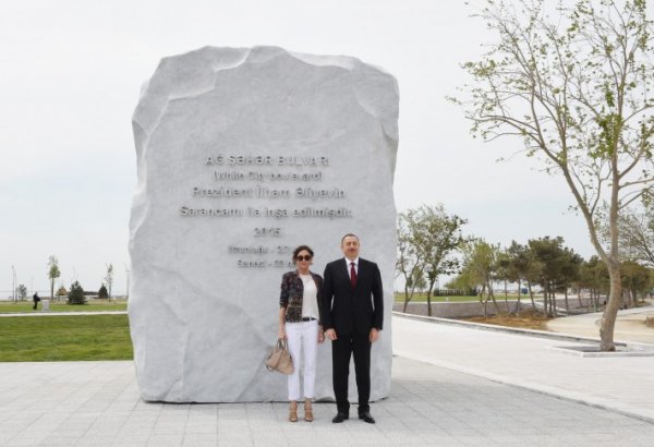 Prezident İlham Əliyev və xanımı Bakı Ağ Şəhər bulvarında yaradılan şəraitlə tanış olublar (FOTO)