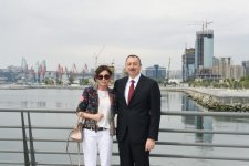 Prezident İlham Əliyev və xanımı Bakı Ağ Şəhər bulvarında yaradılan şəraitlə tanış olublar (FOTO)