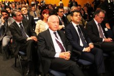 Turin kitab sərgisinin ziyarətçiləri Azərbaycan pavilyonuna böyük maraq göstərirlər (FOTO)