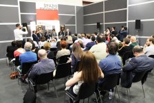 Turin kitab sərgisinin ziyarətçiləri Azərbaycan pavilyonuna böyük maraq göstərirlər (FOTO)
