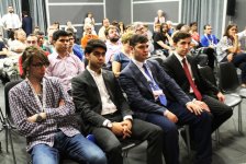 Turin kitab sərgisinin ziyarətçiləri Azərbaycan pavilyonuna böyük maraq göstərirlər (FOTO)