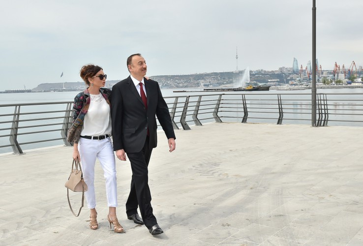 Prezident İlham Əliyev və xanımı Bakı Ağ Şəhər bulvarında yaradılan şəraitlə tanış olublar (FOTO)