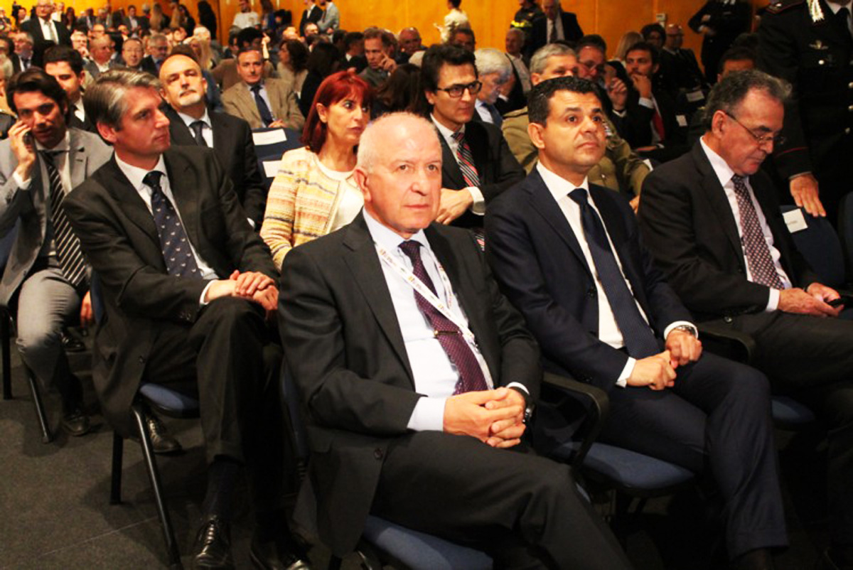 Turin kitab sərgisinin ziyarətçiləri Azərbaycan pavilyonuna böyük maraq göstərirlər (FOTO)