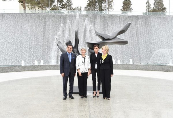 Birinci xanım Mehriban Əliyeva Bakıda “Sülh ağacı”nın açılış mərasimində iştirak edib (FOTO)