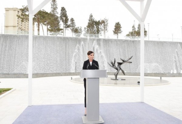 Mehriban Əliyeva: Müasir Azərbaycan beynəlxalq səviyyədə mədəniyyətlərarası dialoqun təbliğinə çox böyük töhfə verir (FOTO)