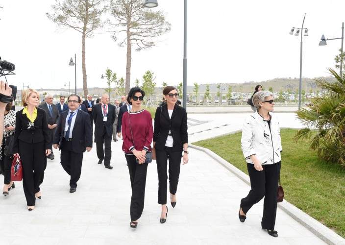 Birinci xanım Mehriban Əliyeva Bakıda “Sülh ağacı”nın açılış mərasimində iştirak edib (FOTO)