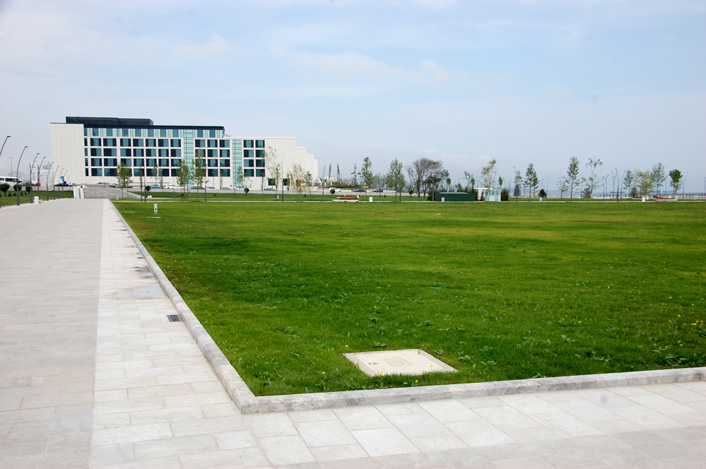 Bakı-2015: Yeni Ağ Şəhər bulvarında gəzinti (FOTO)