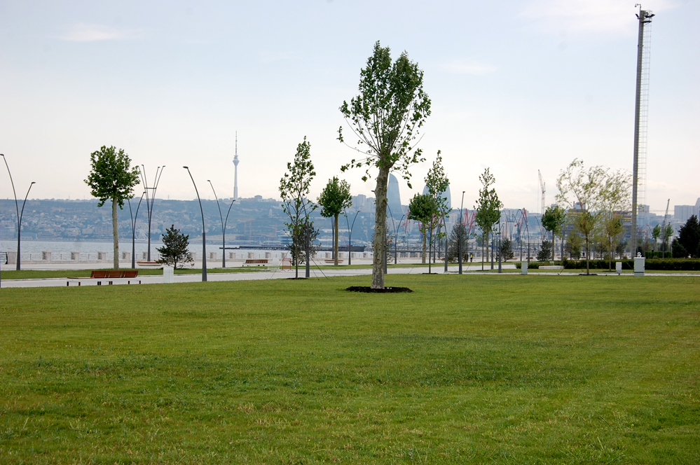 Bakı-2015: Yeni Ağ Şəhər bulvarında gəzinti (FOTO)