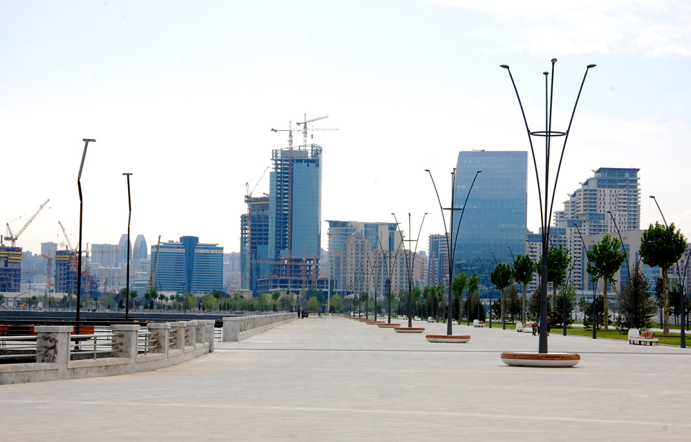 Bakı-2015: Yeni Ağ Şəhər bulvarında gəzinti (FOTO)