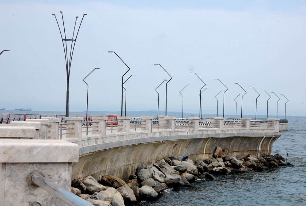 Bakı-2015: Yeni Ağ Şəhər bulvarında gəzinti (FOTO)