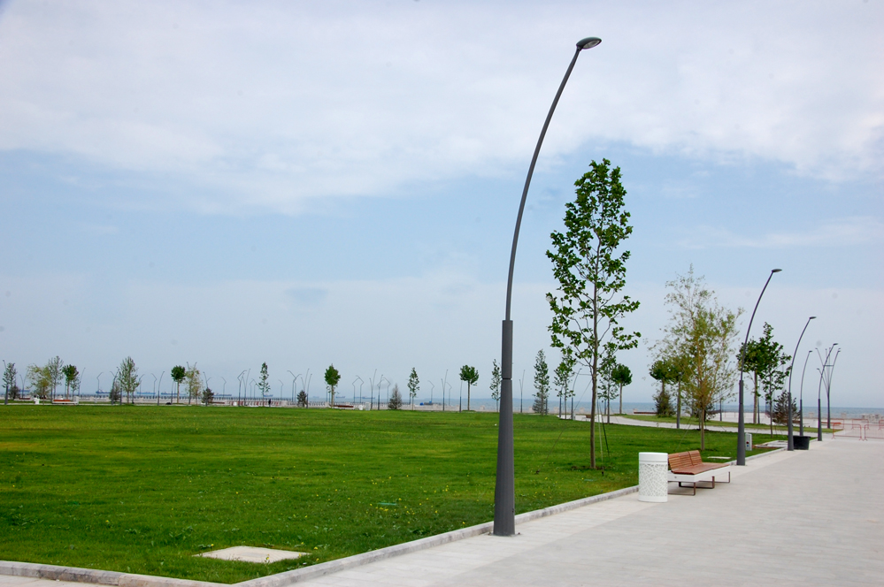 Bakı-2015: Yeni Ağ Şəhər bulvarında gəzinti (FOTO)