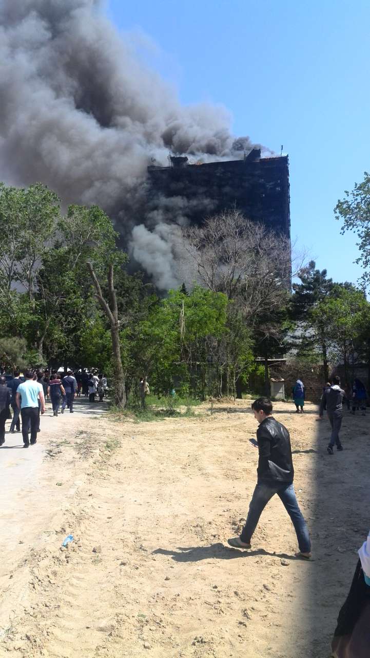 Səhiyyə Nazirliyi Bakıda yaşayış binasındakı yanğında ölənlər və xəsarət alanlar barədə rəsmi məlumat yaydı (ƏLAVƏ OLUNUB-15) (FOTO, VİDEO)