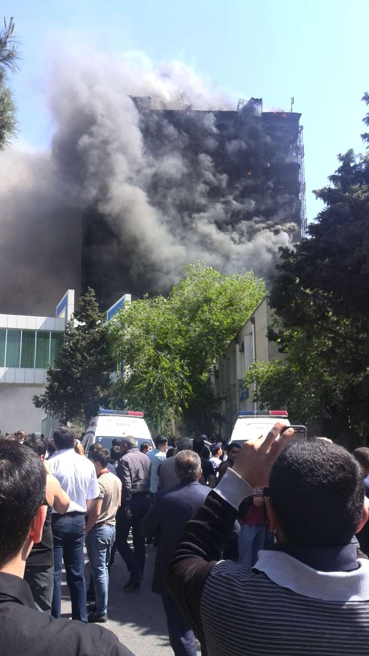 Səhiyyə Nazirliyi Bakıda yaşayış binasındakı yanğında ölənlər və xəsarət alanlar barədə rəsmi məlumat yaydı (ƏLAVƏ OLUNUB-15) (FOTO, VİDEO)