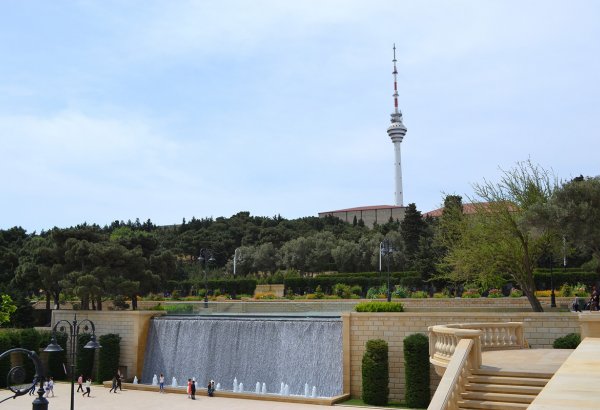 Bakı-2015: Dağüstü parkdan paytaxta açılan gözəl mənzərə (FOTO)
