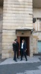 Bakıda yanmış binanın sakinlərinin əşyalarının daşınması üçün nəqliyyat vasitələri ayrılıb (FOTO)