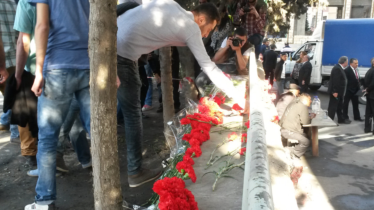 Bakıda yanğın zamanı ölənlər anıldı (FOTO)