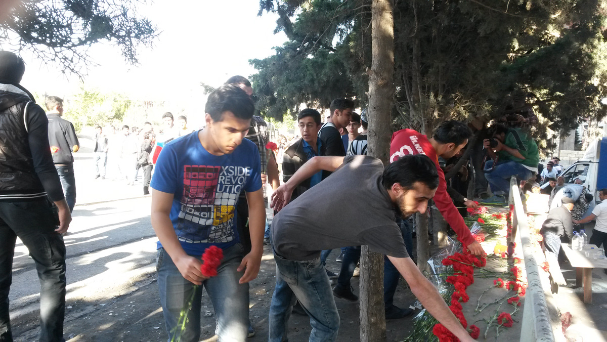 Bakıda yanğın zamanı ölənlər anıldı (FOTO)