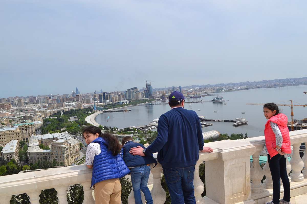 Bakı-2015: Dağüstü parkdan paytaxta açılan gözəl mənzərə (FOTO)
