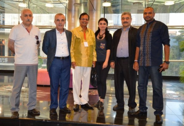 Şri Lankanın mədəniyyət naziri Gənc Tamaşaçılar Teatrında (FOTO)