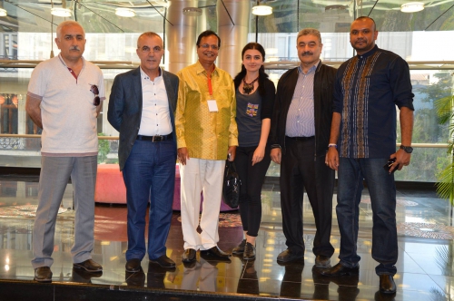 Şri Lankanın mədəniyyət naziri Gənc Tamaşaçılar Teatrında (FOTO)