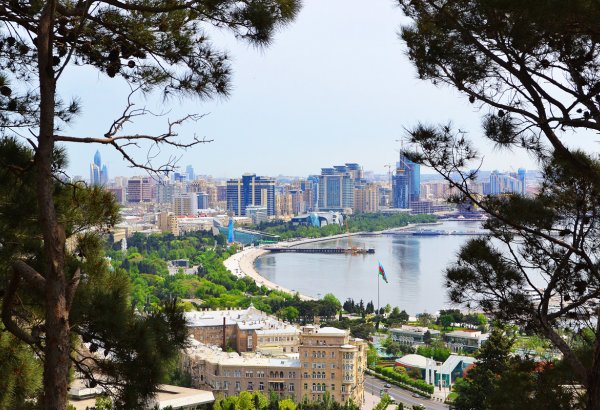 Bakı-2015: Dağüstü parkdan paytaxta açılan gözəl mənzərə (FOTO-2)