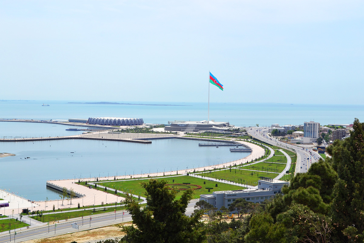 Bakı-2015: Dağüstü parkdan paytaxta açılan gözəl mənzərə (FOTO-2)