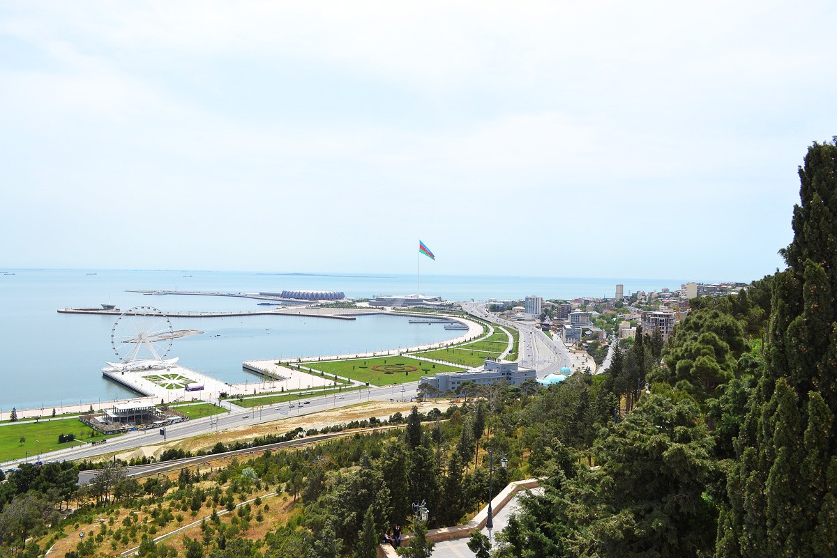 Bakı-2015: Dağüstü parkdan paytaxta açılan gözəl mənzərə (FOTO-2)