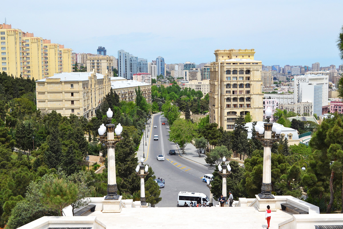 Bakı-2015: Dağüstü parkdan paytaxta açılan gözəl mənzərə (FOTO-2)