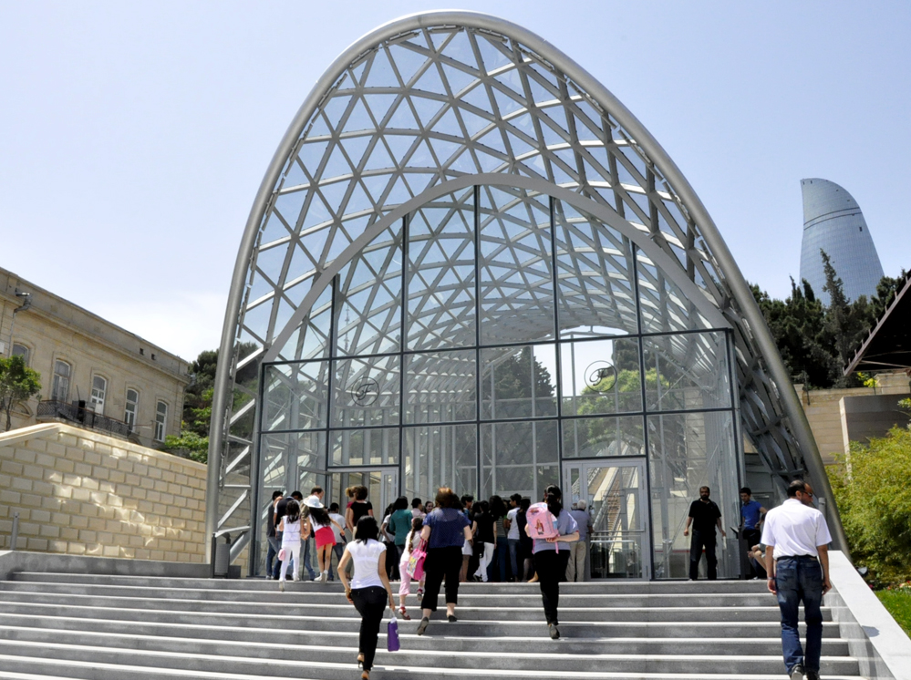 Bakı funikulyoru turistlərini gözləyir (FOTO)
