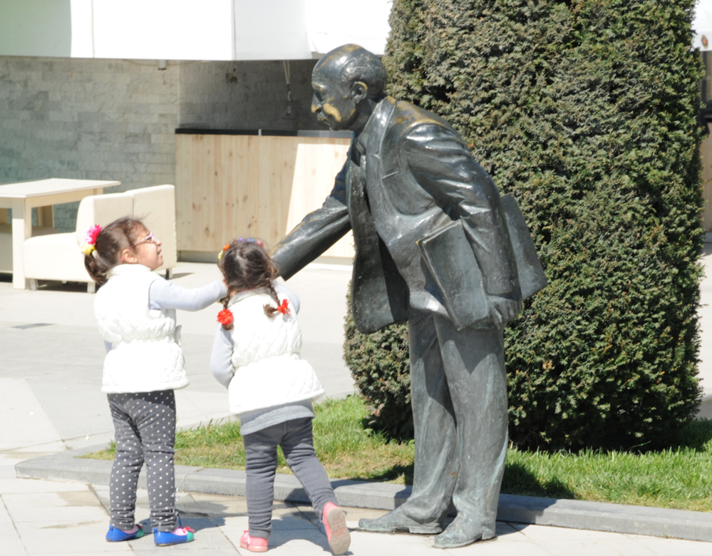 Bakı sakinləri və qonaqlar: İlk Avropa Oyunları əhvali-ruhiyyəsində (FOTO)