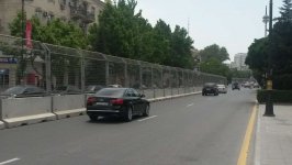 I Avropa Oyunlarına hazırlıq məqsədilə Bakı yollarında dəmir-beton çəpərlər çəkilir (FOTO)