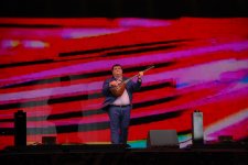 Milli Parkda Respublika Günü münasibətilə möhtəşəm bayram konserti və atəşfəşanlıq olub (FOTO)