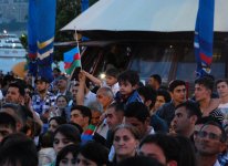 Milli Parkda Respublika Günü münasibətilə möhtəşəm bayram konserti və atəşfəşanlıq olub (FOTO)