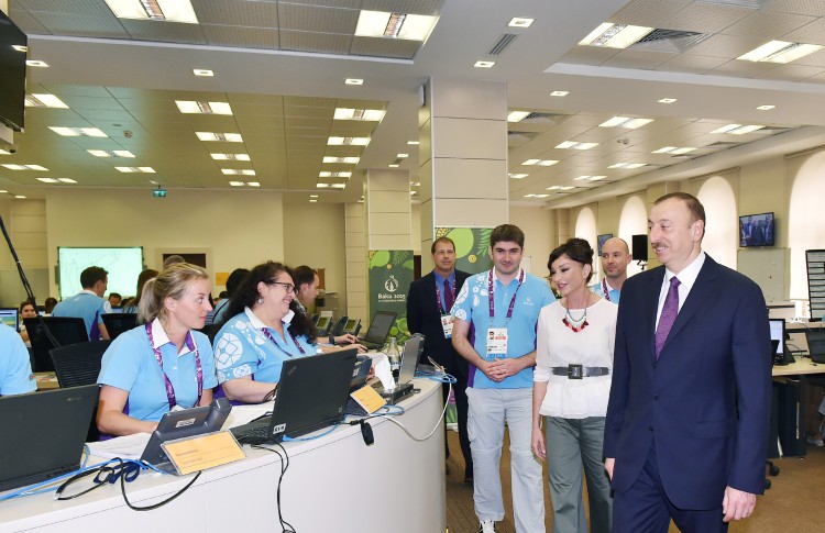 Prezident İlham Əliyev və xanımı I Avropa Oyunları Əməliyyat Komitəsinin baş ofisində yaradılan şəraitlə tanış olublar (FOTO)