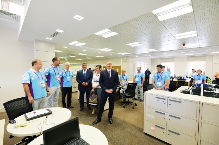 Prezident İlham Əliyev və xanımı I Avropa Oyunları Əməliyyat Komitəsinin baş ofisində yaradılan şəraitlə tanış olublar (FOTO)