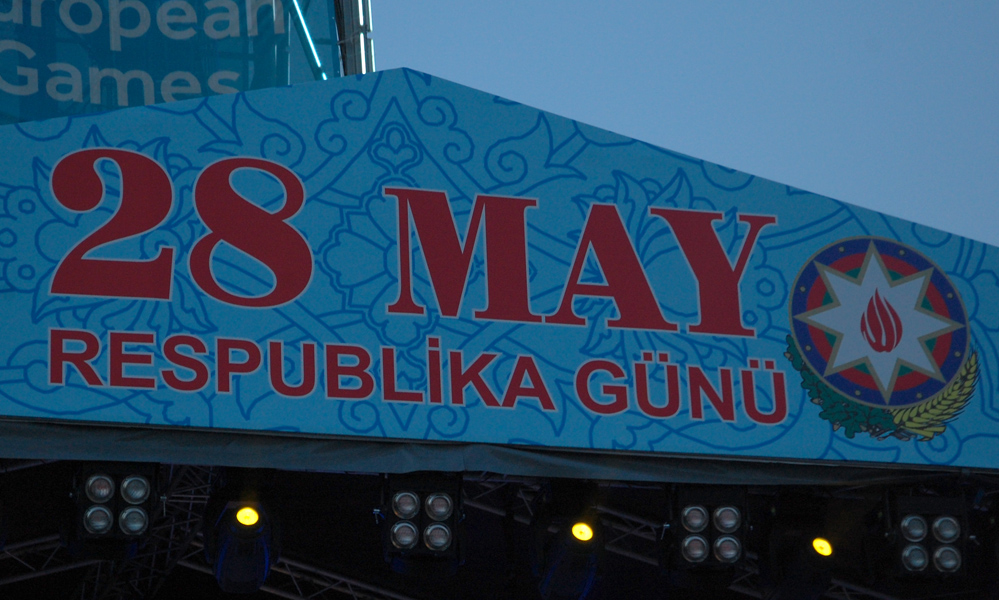 Milli Parkda Respublika Günü münasibətilə möhtəşəm bayram konserti və atəşfəşanlıq olub (FOTO)