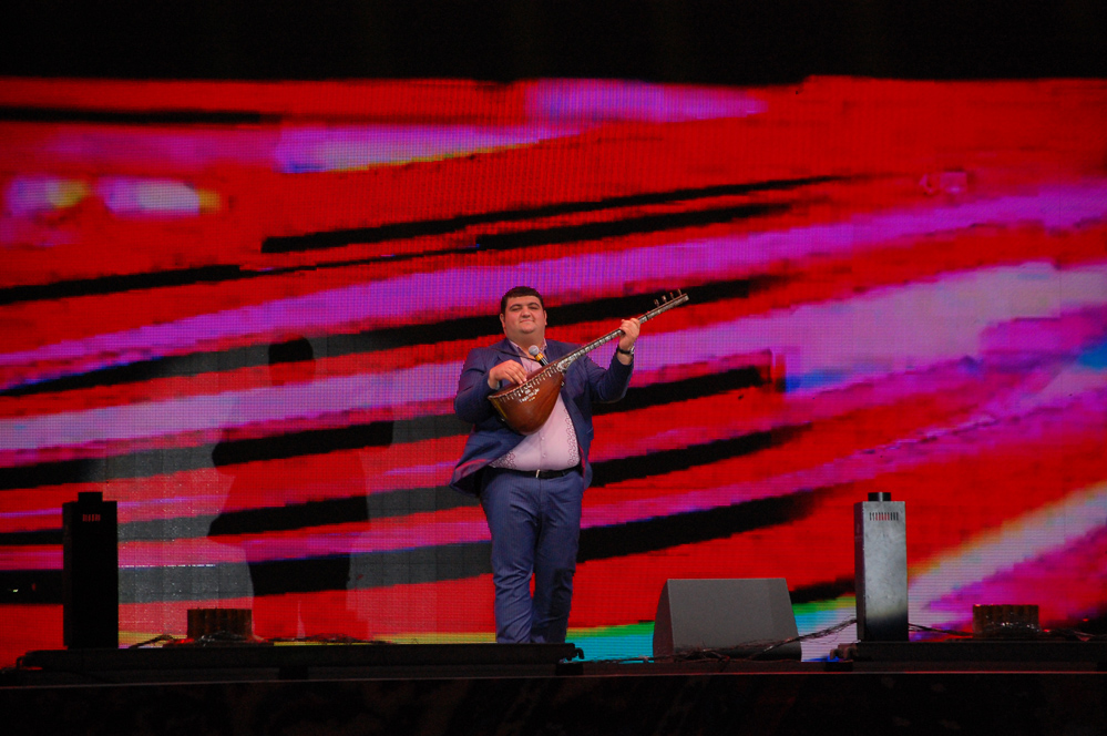 Milli Parkda Respublika Günü münasibətilə möhtəşəm bayram konserti və atəşfəşanlıq olub (FOTO)