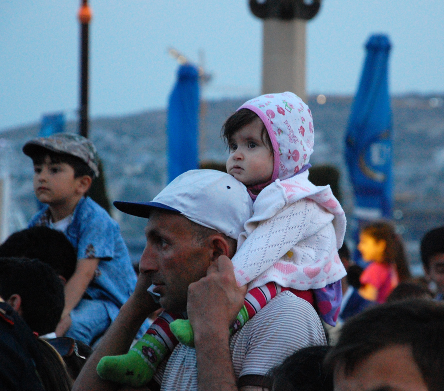 Milli Parkda Respublika Günü münasibətilə möhtəşəm bayram konserti və atəşfəşanlıq olub (FOTO)
