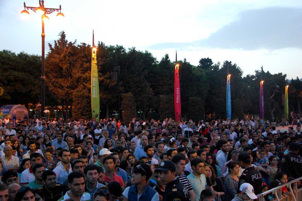 Milli Parkda Respublika Günü münasibətilə möhtəşəm bayram konserti və atəşfəşanlıq olub (FOTO)