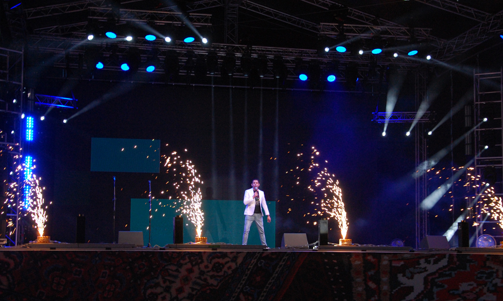 Milli Parkda Respublika Günü münasibətilə möhtəşəm bayram konserti və atəşfəşanlıq olub (FOTO)