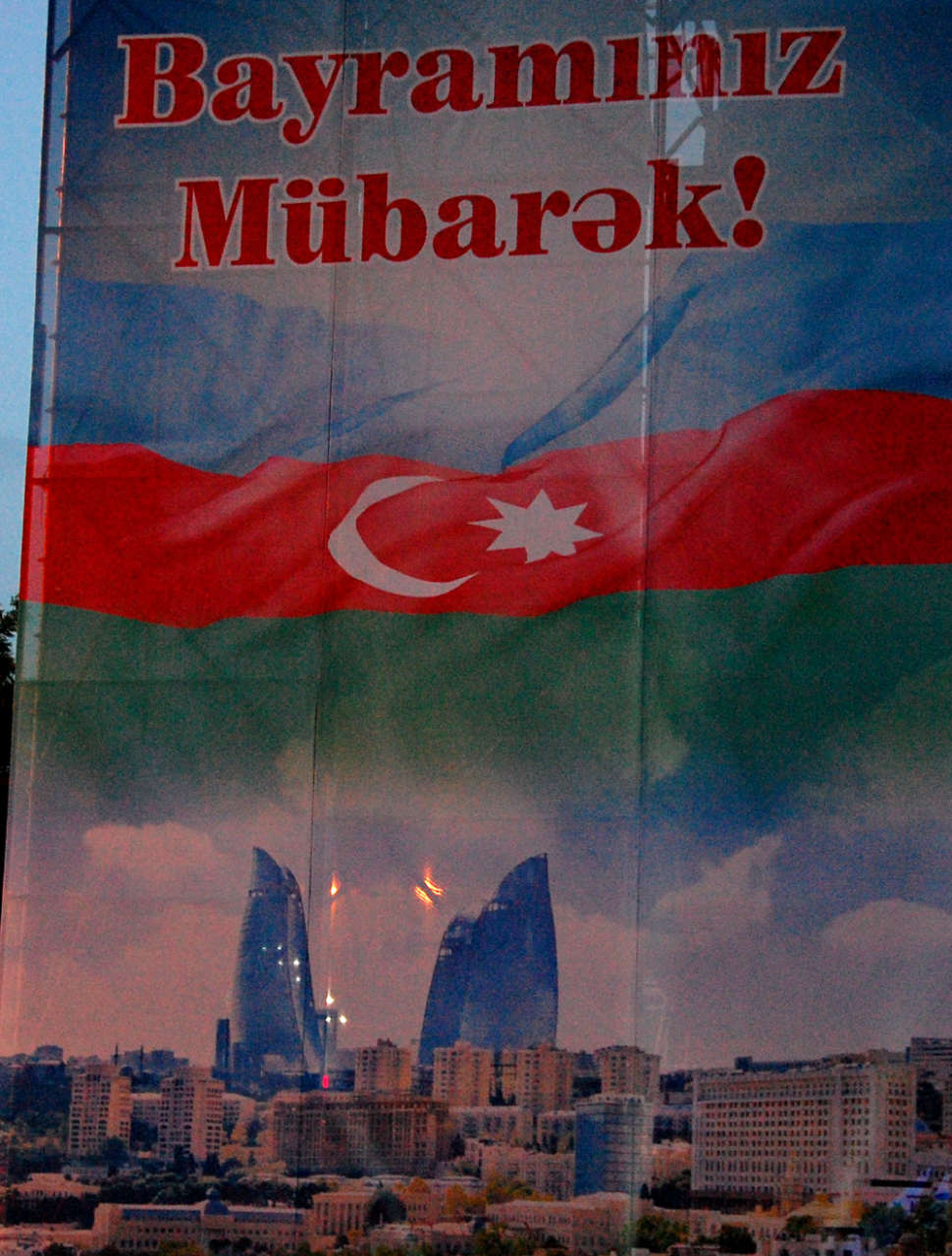 Milli Parkda Respublika Günü münasibətilə möhtəşəm bayram konserti və atəşfəşanlıq olub (FOTO)
