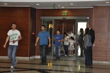 Azərbaycanda Türkiyə vətəndaşları parlament seçkilərində səs verməyə başlayıb (FOTO)