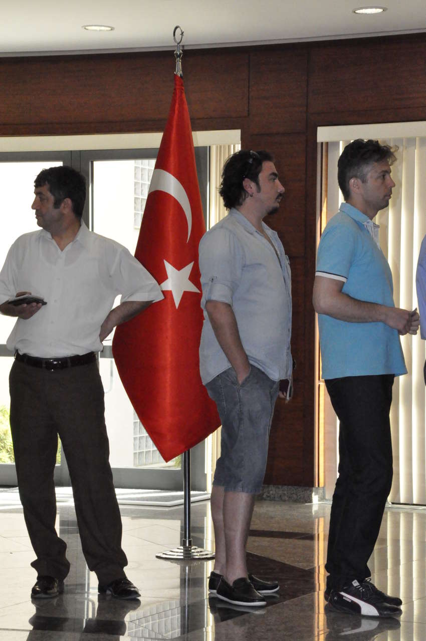 Azərbaycanda Türkiyə vətəndaşları parlament seçkilərində səs verməyə başlayıb (FOTO)