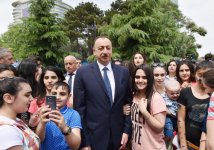 Prezident İlham Əliyev və xanımı Bakı Ağ Şəhər bulvarının açılışında iştirak ediblər (FOTO)
