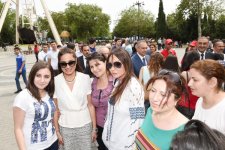 Prezident İlham Əliyev və xanımı Bakı Ağ Şəhər bulvarının açılışında iştirak ediblər (FOTO)